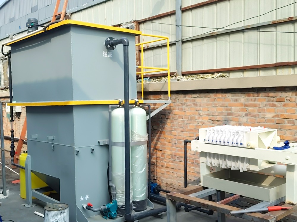 危废工厂雨水收集处理：沉淀池设备的关键作用